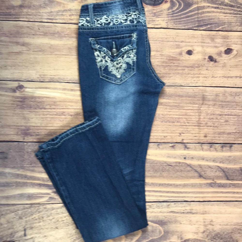 (D) Blue jeans